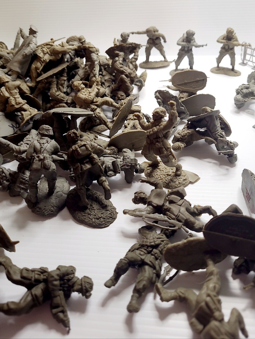 Military Toy Soldiers Lot 102 Pieces CONTE Collectibles Canada 54mm Vintage Army